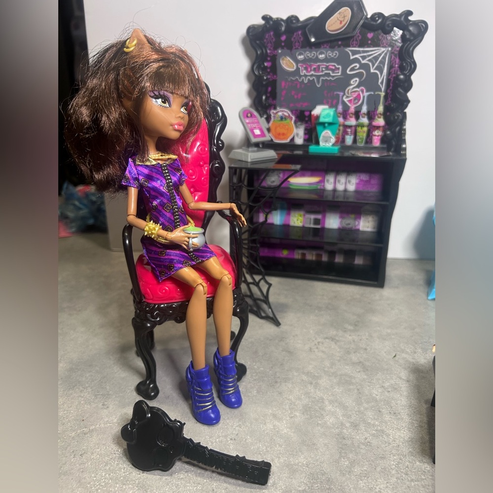 Monster High Coffin Bean datant de 2011, incluant la poupée Clawdeen Wolf ! - Picture 2 of 6